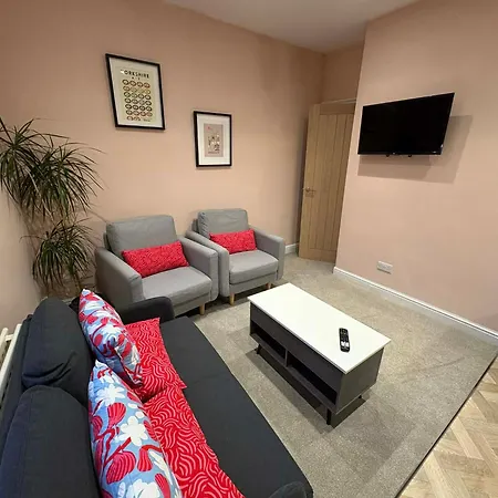 Bright Flat 2 Beds Great Location Lejlighed *