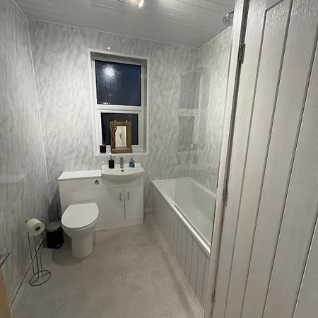 Bright Flat 2 Beds Great Location