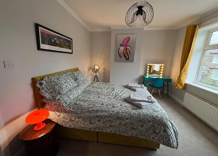 Bright Flat 2 Beds Great Location