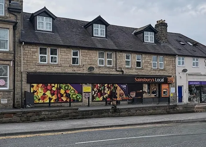 Bright Flat 2 Beds Great Location *