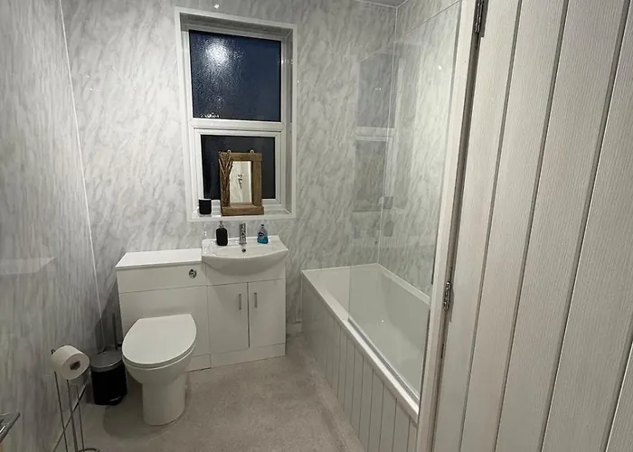 Bright Flat 2 Beds Great Location