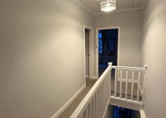 Apartment Bright Flat 2 Beds Great Location *